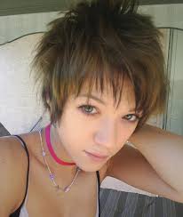 http://emo-style.info/2008/10/emo-hair-fashion-2009/