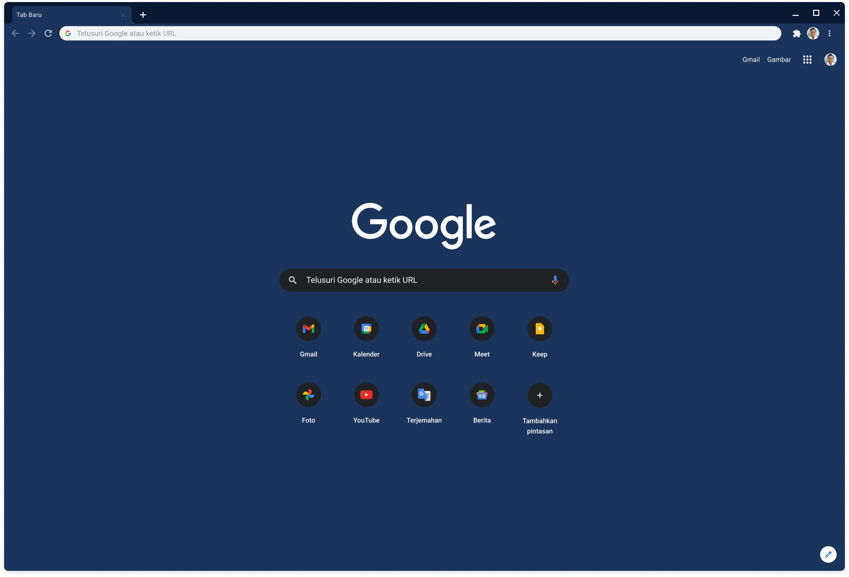 Jendela browser Chrome menampilkan Google.com menggunakan tema warna Slate.