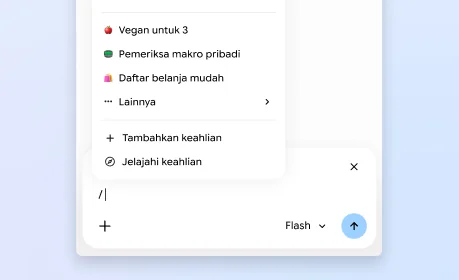 Di panel samping Gemini di Chrome, pengguna membuka menu yang berisi cara menggunakan, menambahkan, dan menjelajahi keahlian